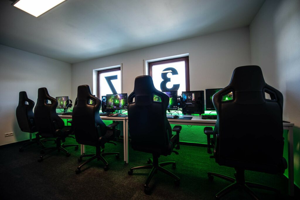 A team setup with gaming chairs and PCs